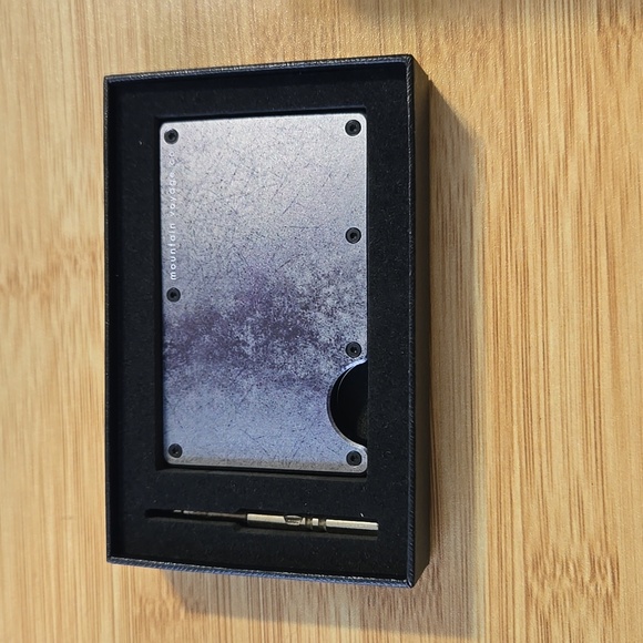 Mountain Voyage Slim Minimalist Wallet - New (Greystone) - Picture 1 of 9